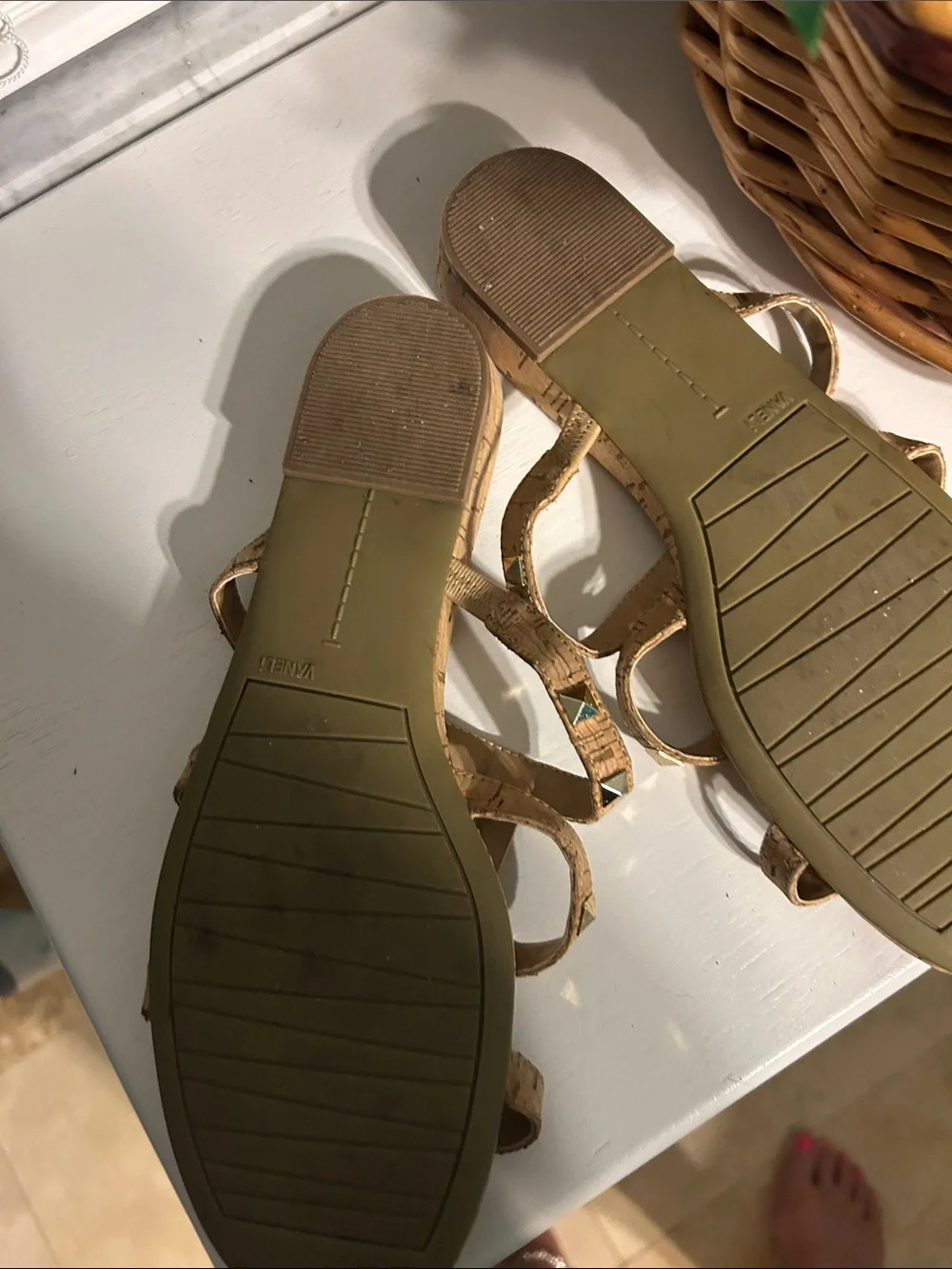 Vaneli cork gold